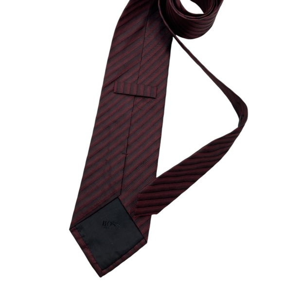 HUGO BOSS Burgundy Striped Silk LUXURY Tie ITALY - Picture 2 of 5